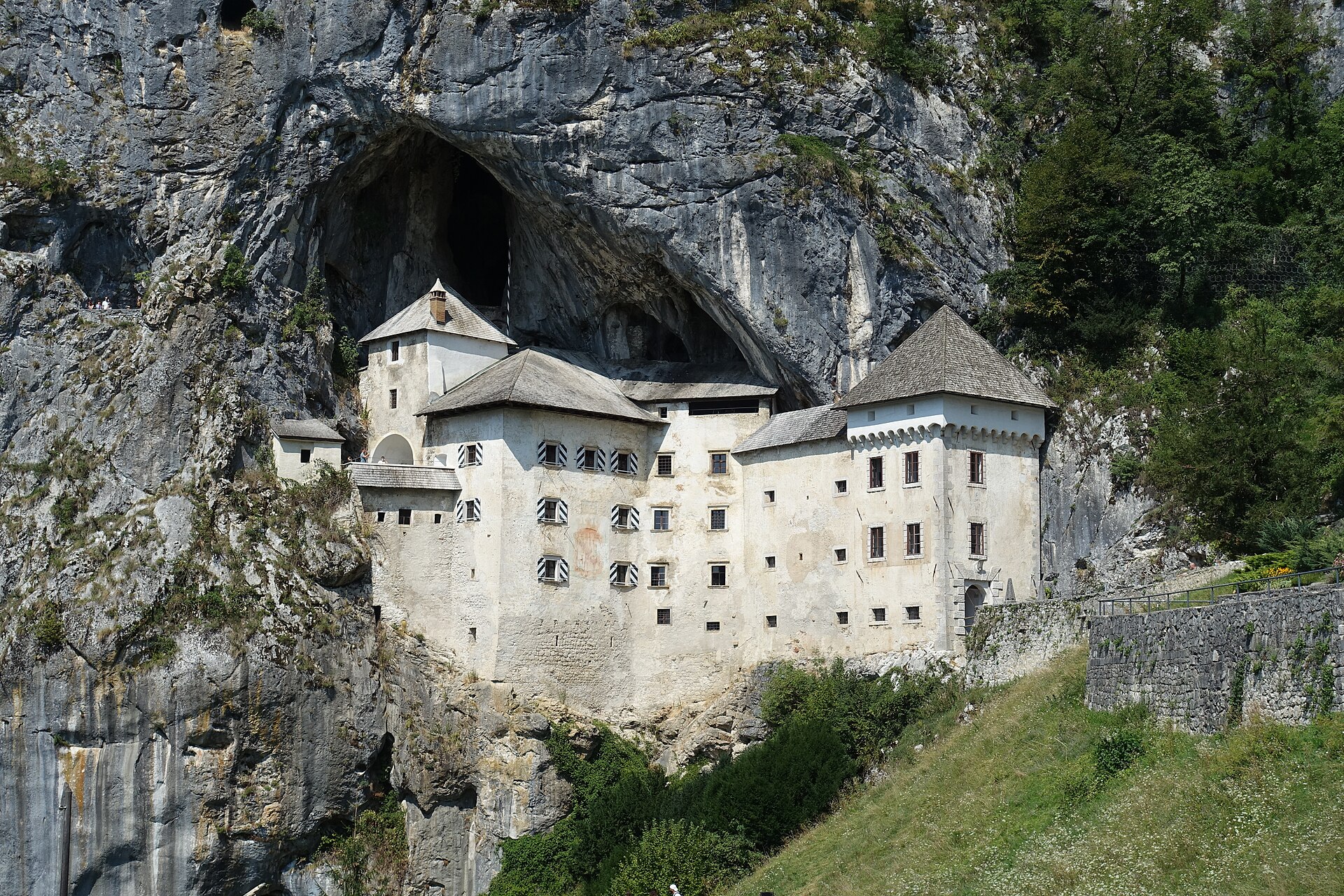 Predjama Castle